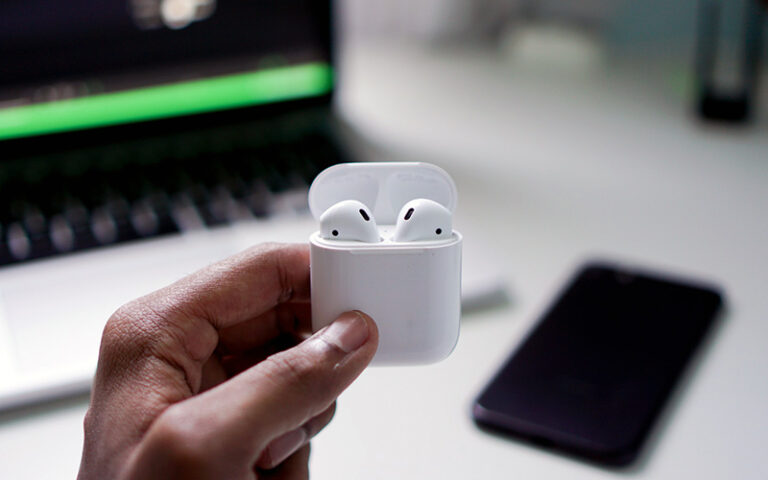 Apple AirPods (2nd Generation) Apple AirPods (2nd Generation)